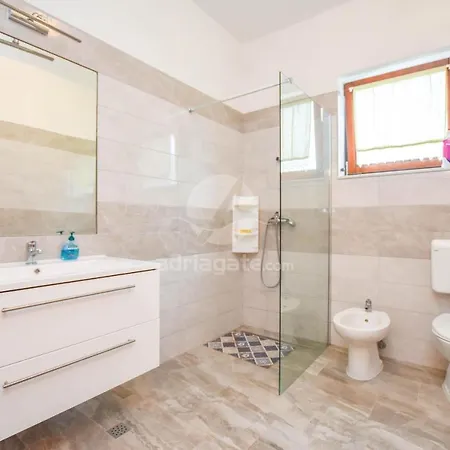 Apartments Studenac Tkon Exterior photo