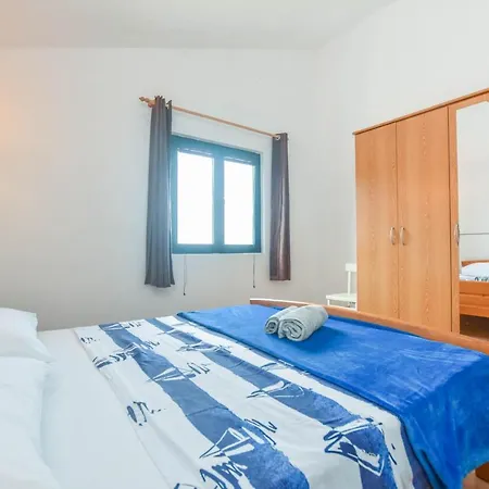 Apartments Studenac Tkon Exterior photo